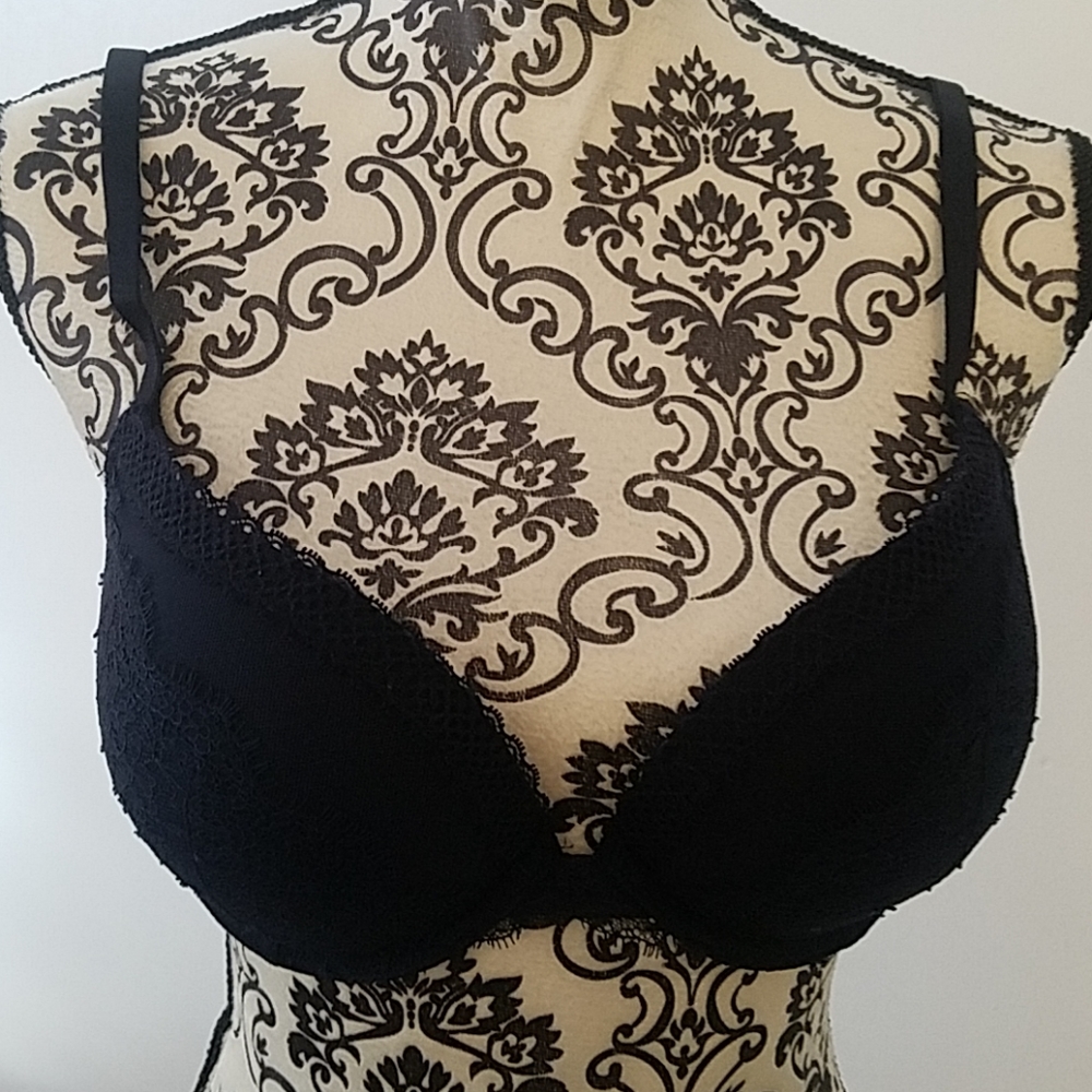 Victoria secrets bra. Push up